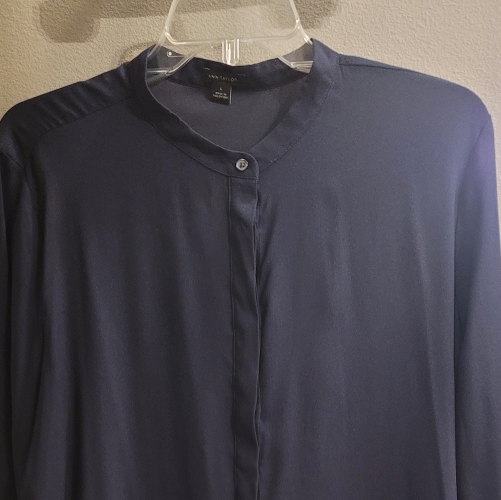 Ann Taylor Large Navy and  off white tunic blouse